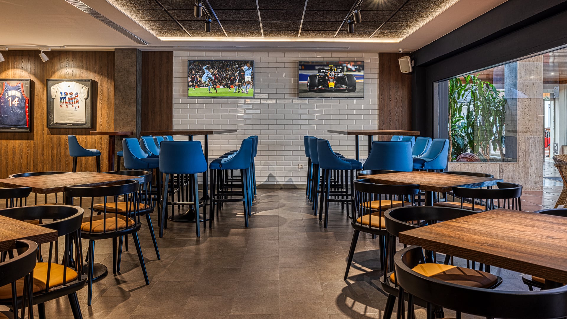 020_alta_playaballena Legends Sport Bar.jpg